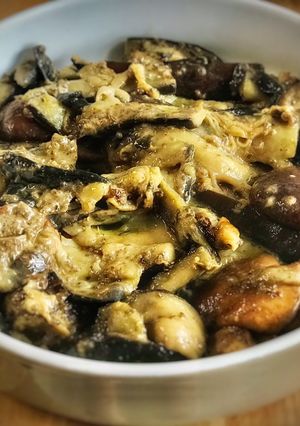 Una foto de Berenjenas con setas shiitake y chia en salsa de coco