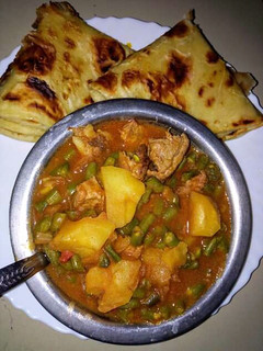 A picture of Beef stew with chapati # authormarathon#.