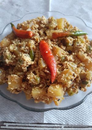 A picture of Potato Chana fry.