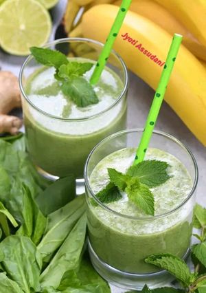 A picture of Bottle gourd with spinach juice 😋.