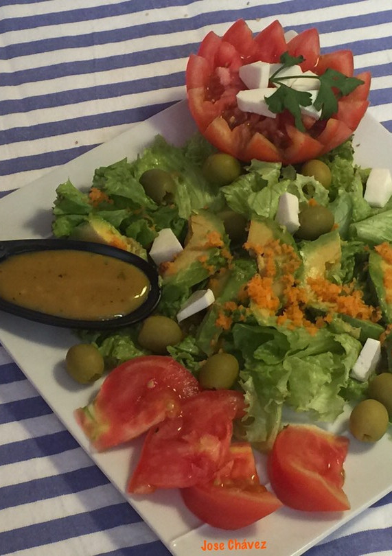 Una foto de Ensalada con Aliño de Mostaza
