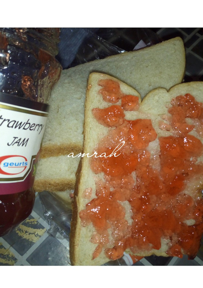 A picture of Sliced bread with jam.