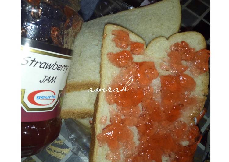 How to Prepare Delicious Sliced bread with jam