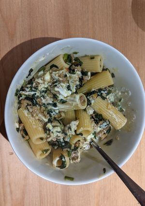 A picture of Pasta with labneh.