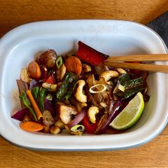 A picture of Spicy Vegan Cashew Stir-Fry 🌱.
