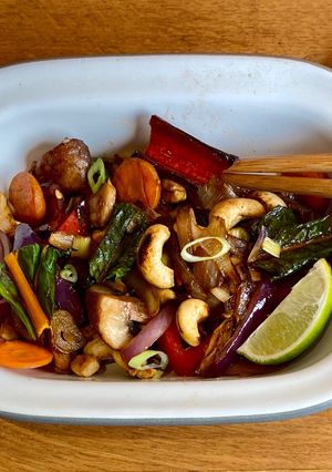 A picture of Spicy Vegan Cashew Stir-Fry 🌱.