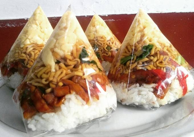 Bagaimana Menyiapkan Nasi rames kerucut, bisa untuk ide bisnis 😉👌, Lezat