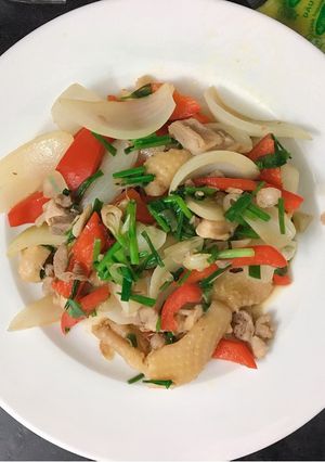 Hình của món Gà xào hành ớt.