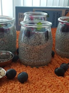 Una foto de Pudin de chía avena y arándanos
