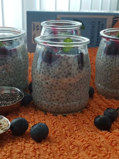 Una foto de Pudin de chía avena y arándanos