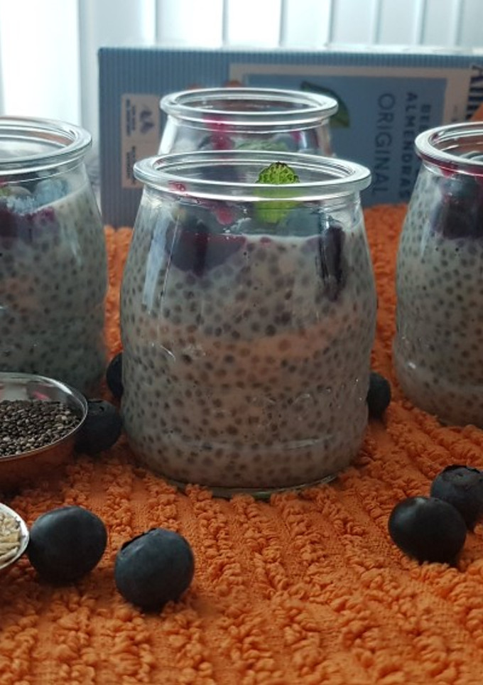 Una foto de Pudin de chía avena y arándanos