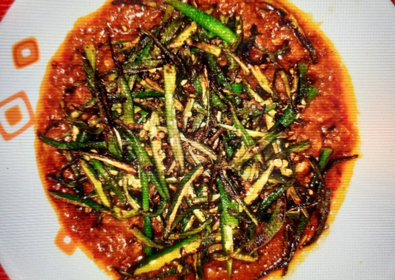 Crispy Fried Bhindi In Masala Gravy