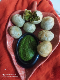 લીલવા ની કચોરી (Lilva Kachori Recipe In Gujarati) રેસીપી મુખ્ય ફોટો