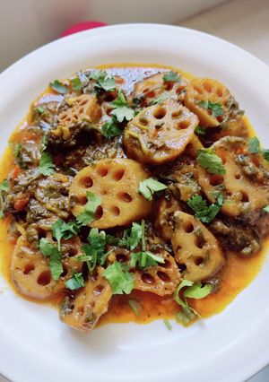 कमल ककड़ी पालक की सब्जी रेसिपी मुख्य फोटो