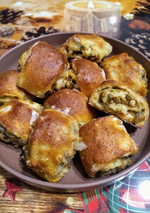 Zdjęcie przepisu Wigilijne paszteciki z kapustą i pieczarkami.