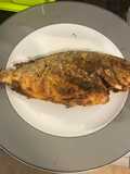Pescado dorado frito