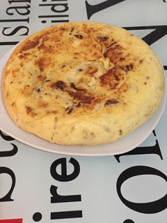 Una foto de Tortilla patatas y cebolla