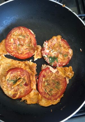 A picture of Egg in Tomato ring.