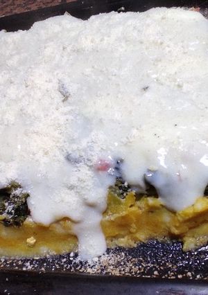 Una foto de Pastel de acelga y puré