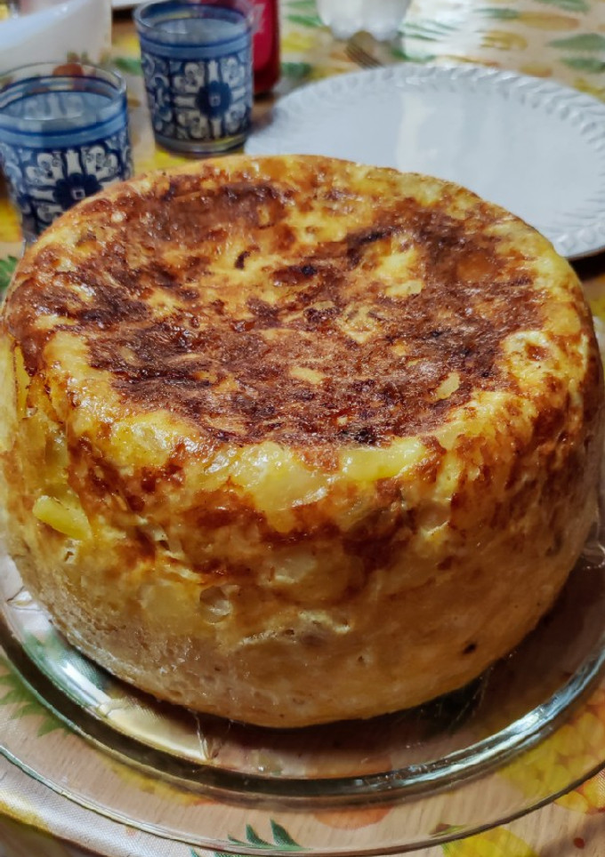 Una foto de Tortilla XXL con olla gm