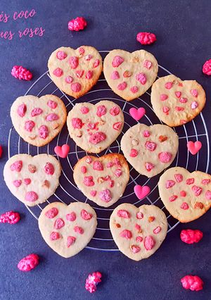 Une photo de SABLES NOIX DE COCO & PRALINES ROSES