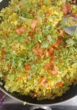 सब्जी पोहा (Sabzi poha recipe in Hindi) रेसिपी मुख्य फोटो