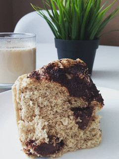 Una foto de Bizcocho proteico de avena y chocolate