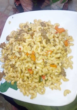A picture of Macaroni with mince meat.