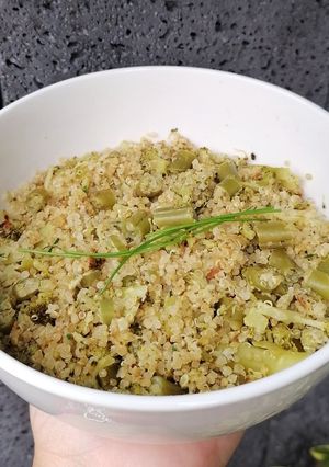 Una foto de Yakimeshi de quinoa 🥦🍚