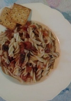 Una foto de Salsa de vegetales con fideos tirabuzón