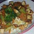 Tallarines chinos con tofu y brócoli