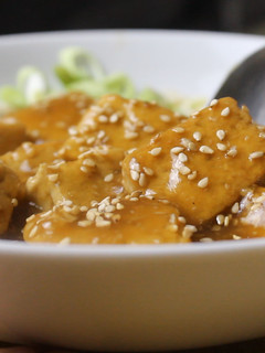 Una foto de TOFU TERIYAKI con Arroz / Sin azúcar /- 👉 Recetas Veganas Fáciles
