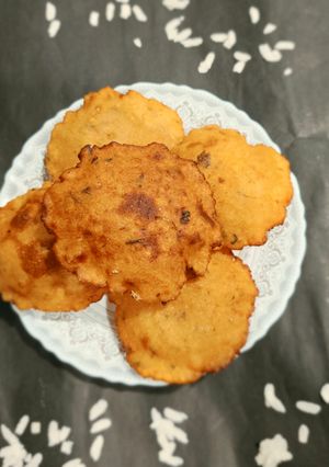 पोहा आलू पूरी रेसिपी मुख्य फोटो
