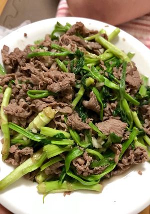 Hình của món Thịt bò xào rau cần.