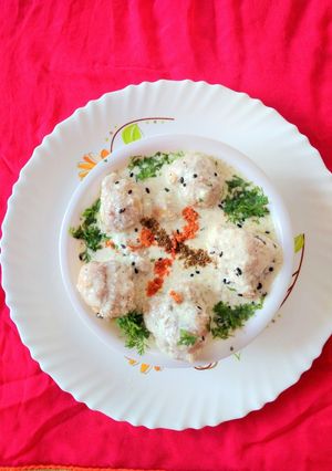 नारियल स्टफ्ड दही बड़े (Nariyal stuff dahi bade recipe in Hindi) रेसिपी मुख्य फोटो