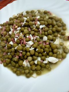 Una foto de Guisantes con jamón