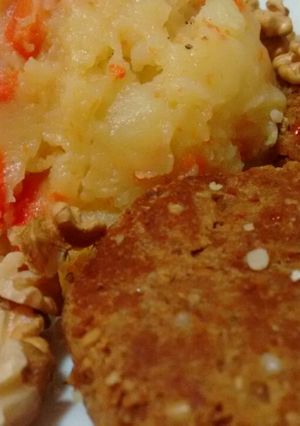Una foto de Hamburguesa omega 3-6 de nueces, semillas de cáñamo y agua de mar