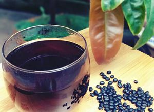 Hình của món Trà đậu đen rang.