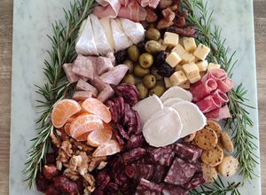 Une photo de Sapin charcuterie fromage