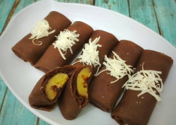 Dadar Gulung Coklat Isi Pisang (Nyoklat Banget)