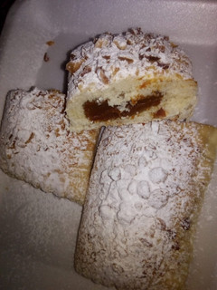 Una foto de Cuadrados de dulce de leche y maní
