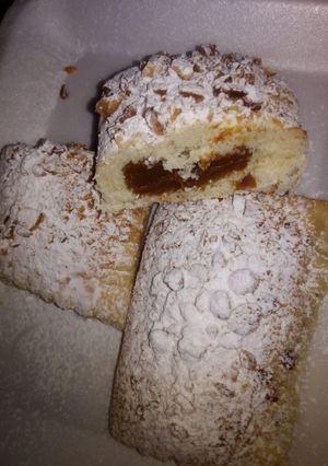 Una foto de Cuadrados de dulce de leche y maní