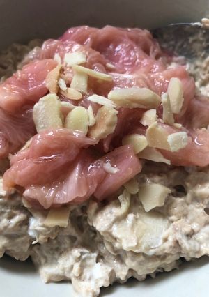 A picture of Rhubarb overnight oats.