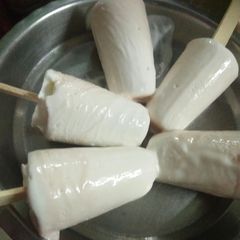 A picture of Vanilla kulfi.