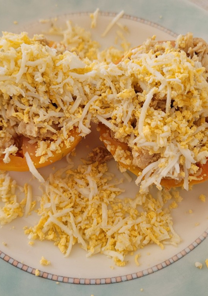 Una foto de Tomates rellenos, sencillos para veranos calurosos