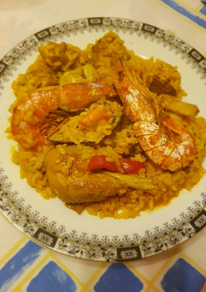 Una foto de Paella mixta imperio