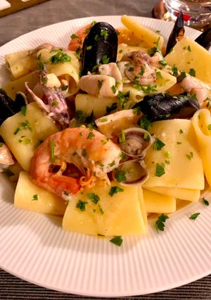 Foto di Paccheri allo scoglio in bianco