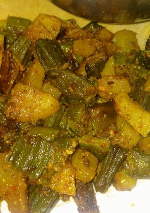 A picture of Bhindi aloo.