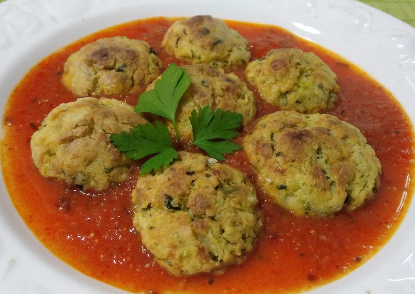 Albóndigas de calabacín con salsa de tomate casero