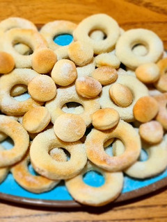 Una foto de Rosquitos de vino 🥯🍷